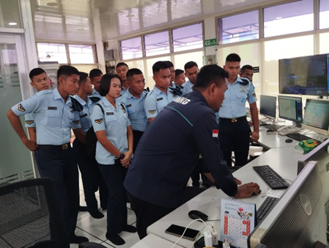 Kunjungan siswa TNI AU ke ruang observer